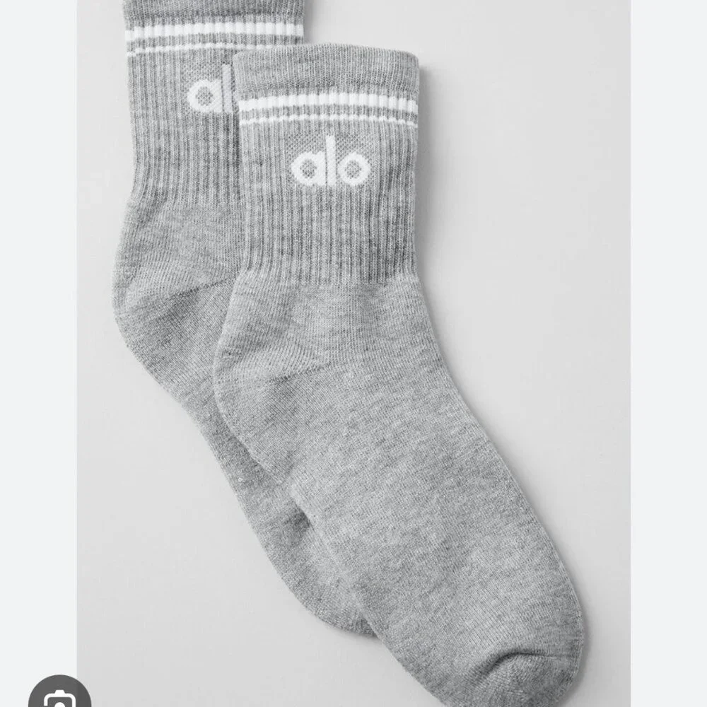 ALO Yoga Unisex Half-Crew Socks in Gray/White‎ - NEW